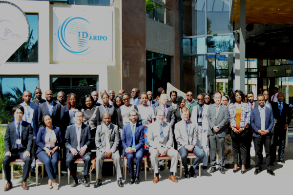The course was coordinated by Mr Atif Bhatti (WIPO) and speakers included Mr Masaharu Kizu (Japan), Mr Robert J. Sayre (USA) and Mr Bastiaan Koster (South Africa), all experts in the field of patent law.